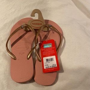 Havaianas flip flops. 9- 91/2